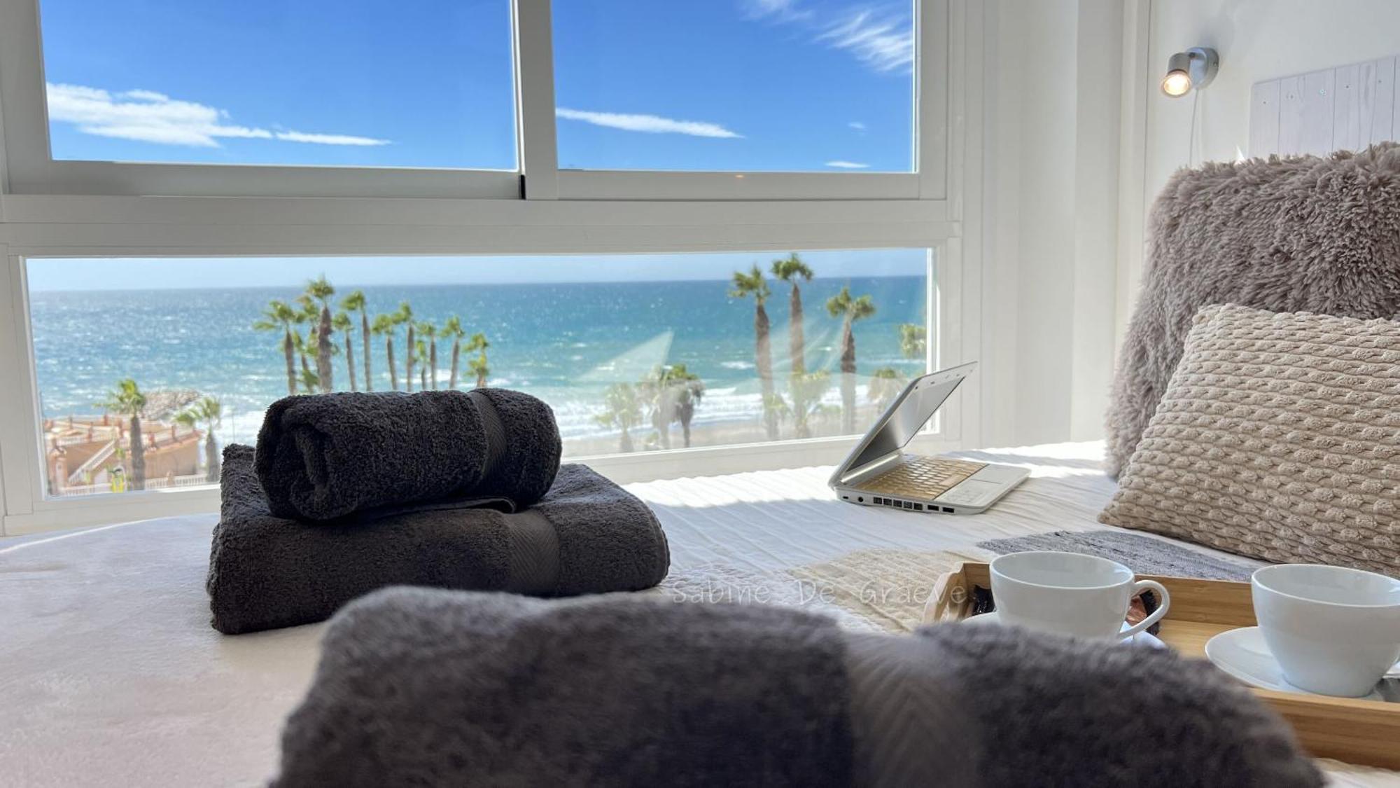 Love Nest By The Sea Wake Up With Ocean Views In Every Room Ruselo R408 تورّوكس كوستا المظهر الخارجي الصورة