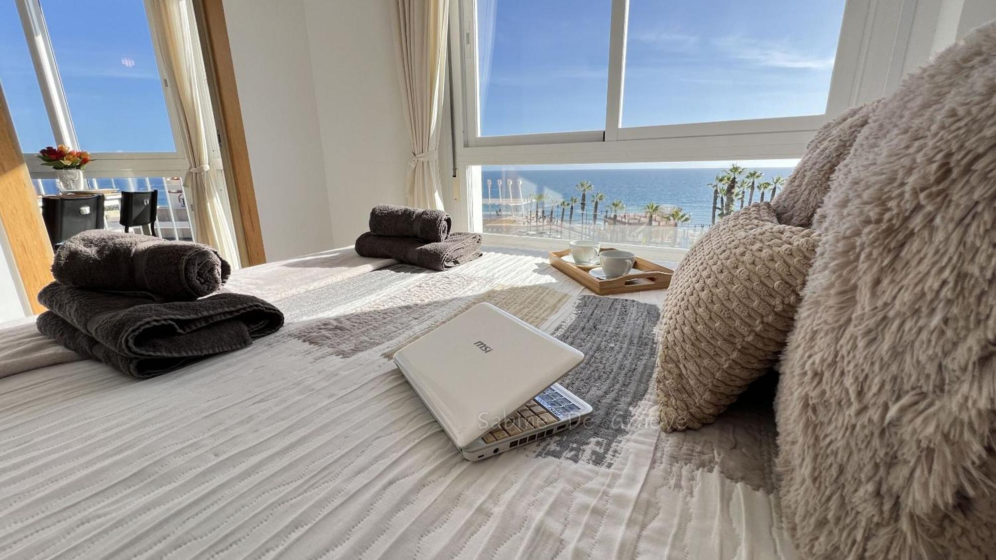 Love Nest By The Sea Wake Up With Ocean Views In Every Room Ruselo R408 تورّوكس كوستا المظهر الخارجي الصورة