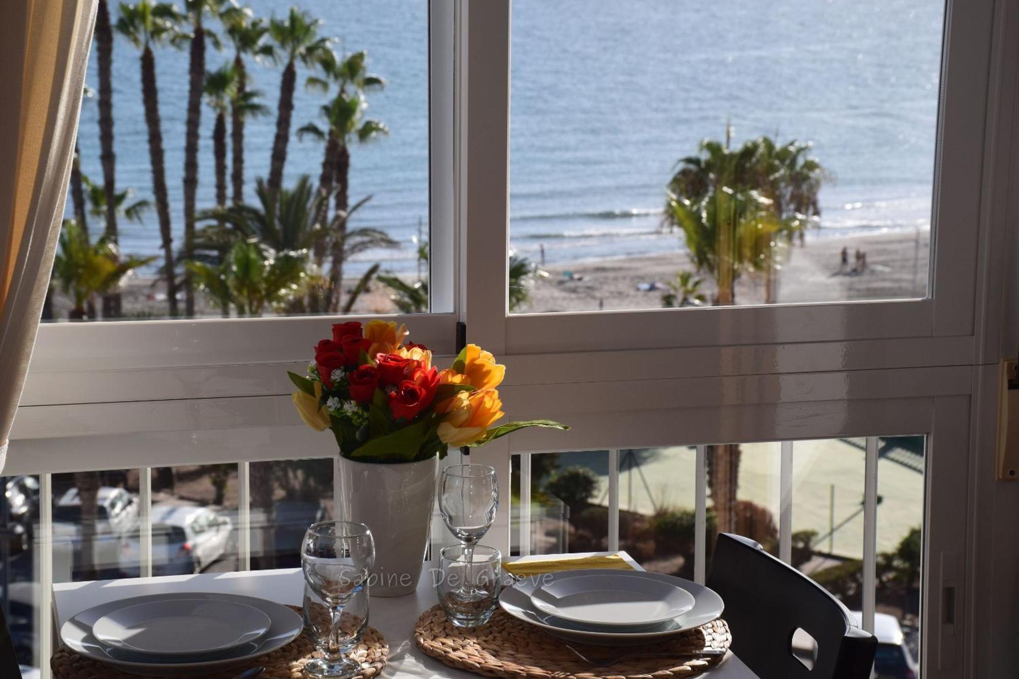 Love Nest By The Sea Wake Up With Ocean Views In Every Room Ruselo R408 تورّوكس كوستا المظهر الخارجي الصورة